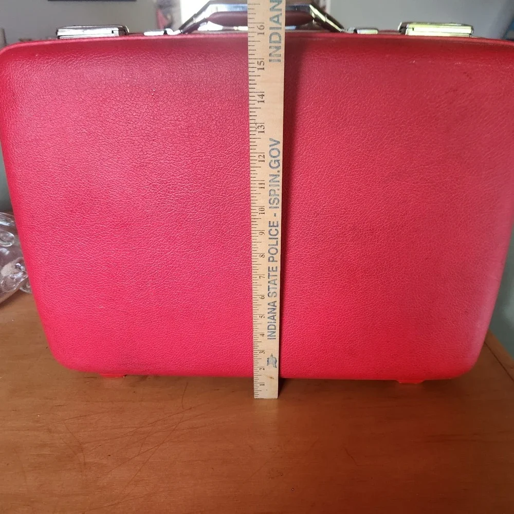 Vintage American Tourister Tiara Red Hard-shell Suitcase 1960s 21x16 (No Key)